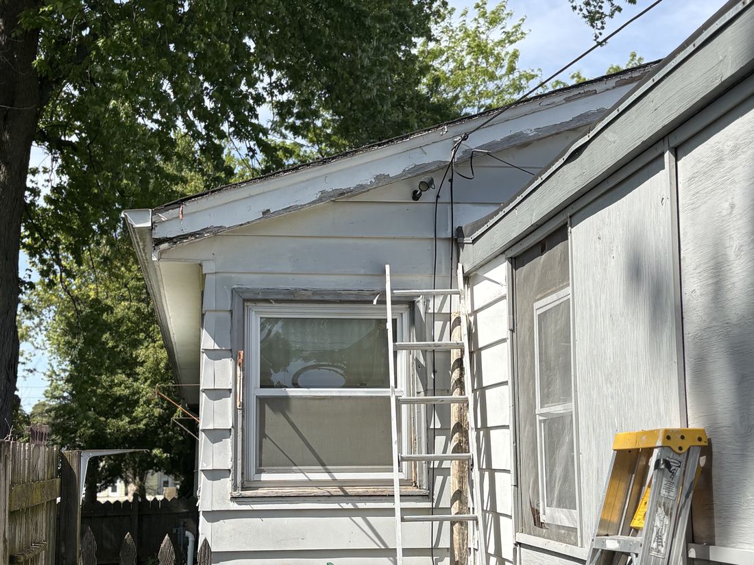 Ranch home in Cudahy, WI with ladders up for roof and fascia work
